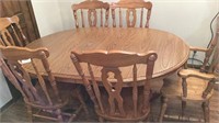 Very nice dining table, oblong six chairs, 2