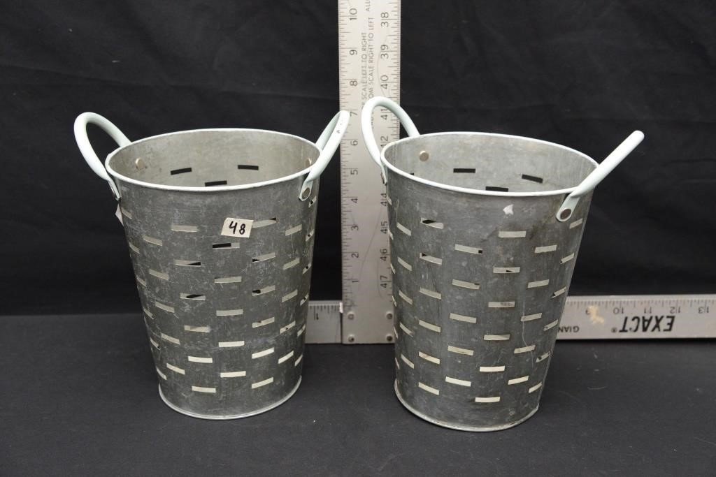 METAL PLANTERS