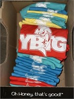 BOX LOT OF DIFFERENT COLORED T-SHIRTS VARIETY OF