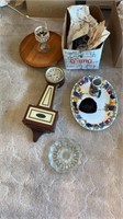 Seth Thomas wall clock, decorative platters,