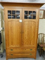 Amish Oak TV Cabinet w/ 2 Doors & 2 Drawers -