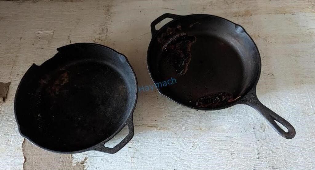 10.5" CAST IRON SKILLET - ONE MISSING HANDLE