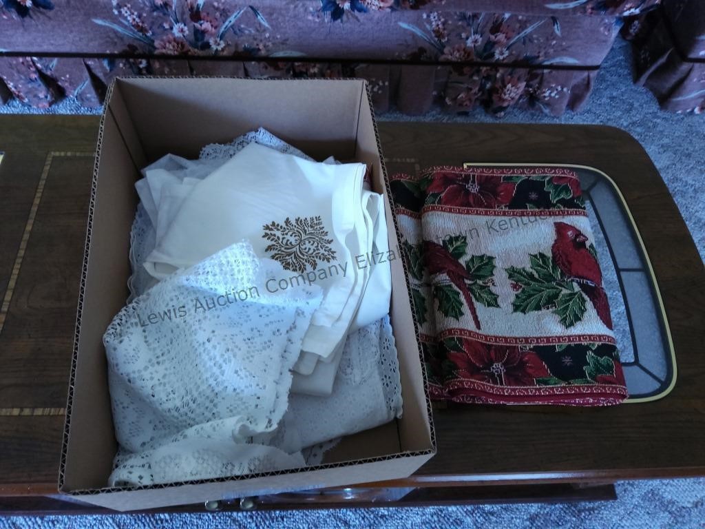 One box lot of Christmas dollies and table runner