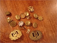 Lot of US military buttons, strips, insignias