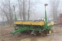 John Deere 7000 6-Row 30" Corn Planter with Trash