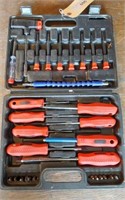 NEW SCREWDRIVER TOOL KIT IN CARRY CASE