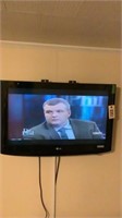 LG Flat Screen Tv 32” Mounted On the Wall BUYER