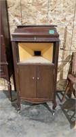 Vintage Victrola  missing parts