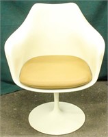 Mid Century Knoll Saarinen Swivel Arm Chair