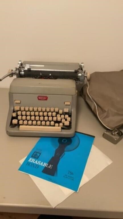 Vintage Royal 440 Typewriter with Cover