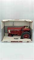 Ertl Farmall 706 Case IH 1/16 Tractor