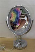 DUAL SIDED LIGHTED MAKEUP MIRROR