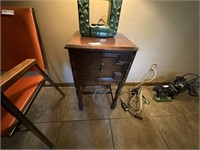 LAMP TABLE WITH DOOR