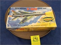 Aurora North American F-100 Super Sabre Model Kit