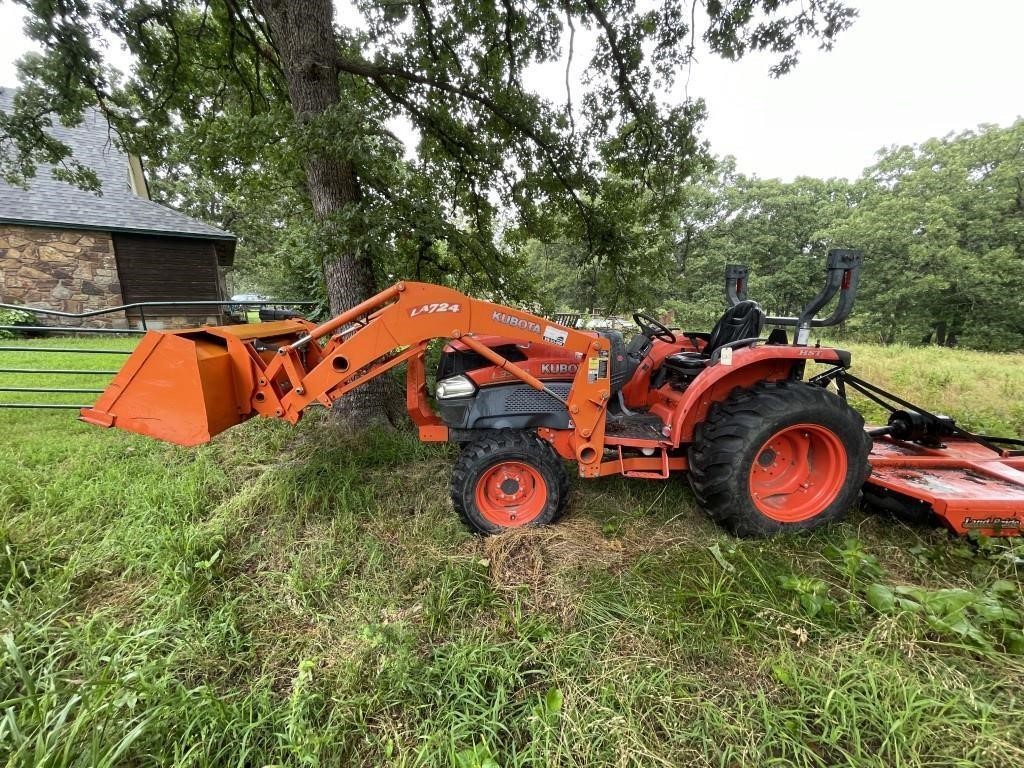 Kubota L3540 Tractor w/Kubota LA724 Loader