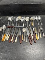 LOT OF VINTAGE SILVERPLATE FLATWARE