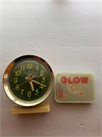 Vintage Windup Clock, glows in dark w/cards