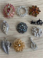 (10) VINTAGE BROOCHES
