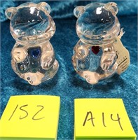 152 - 2 FENTON GLASS BEARS 3.5"T (A14)