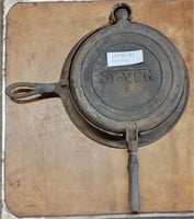 ANTIQUE STOVER CAST IRON WAFFLE MAKER