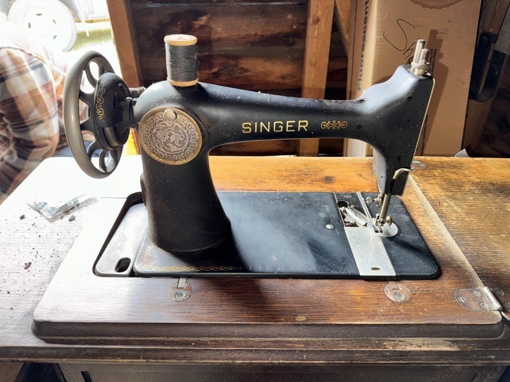 Antique Singer Sewing Machine - 1936 "Canadian"