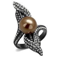 Attractive .28ct White Topaz & Brown Pearl Ring