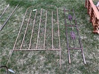 LOT OF 2 PIECES OF OLD METAL FENCE/TRELLIS