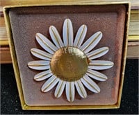 Avon, vintage Daisey flower hidden perfume pin