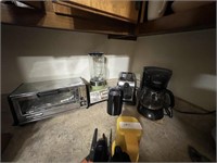 LOT OF KITCHEN APPLIANCES