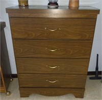 Four drawer chest of drawers and content