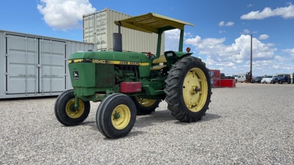 John Deere 2640 Tractor