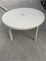 Plastic Outdoor Table 29x45