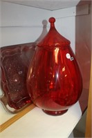 LARGE RED GLASS DECROTIVE JAR