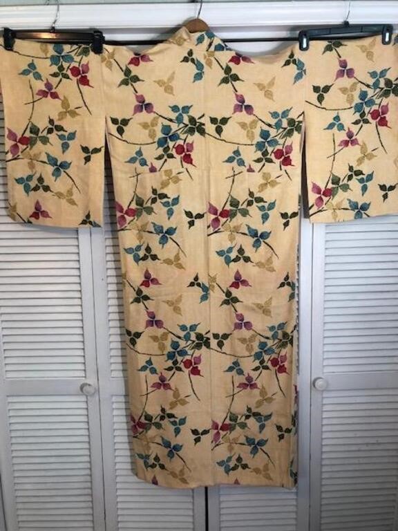 VINTAGE CLOTHING AUCTION - ENDING 7/2/2024