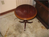 SMALL ROUND END TABLE