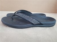 Vionic sandals size 8. Great condition