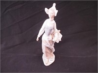 10" Lladro figurine Genteel Dutch Girl #4860