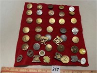 LARGE COLLECTION OF PINS AND BUTTONS INCL DUCKS