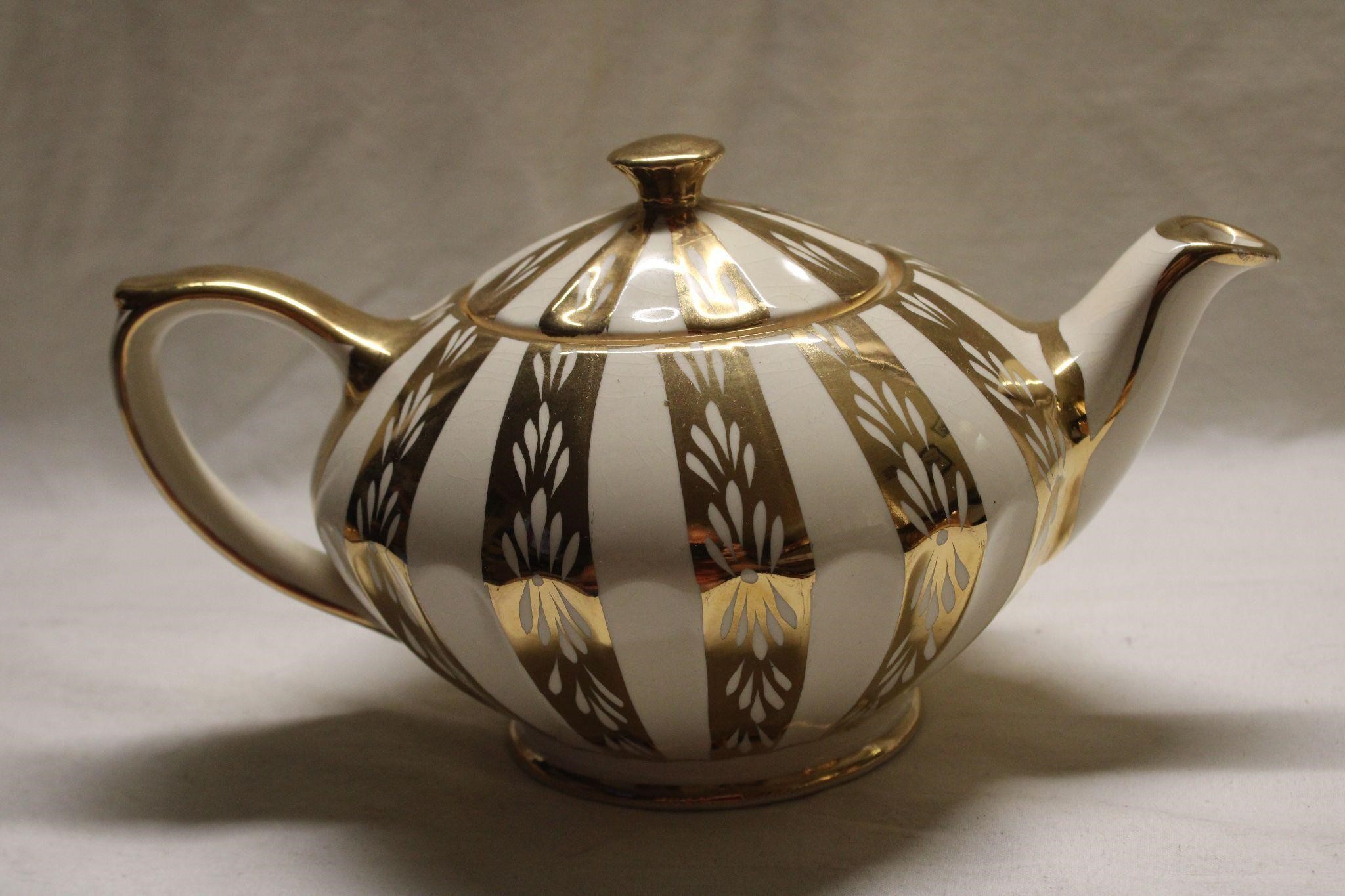 Sadler England Pottery Tea Pot Gold/White
