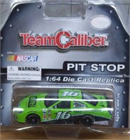 #16 team caliber pit stop 1:64 diecast replica