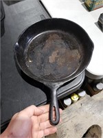 Cast iron skillet