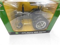 J. Deere 4520 tractor w/box
