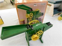 Ertl Antique corn sheller w/box