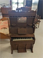 Miniatures/ Doll House Furniture