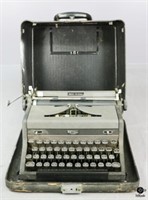 Royal Manual Typewriter in Case