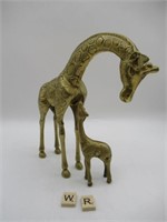 VINTAGE SOLID BRASS GIRAFFE AND BABY
