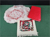 8 placemats, christmas table cloth and towel