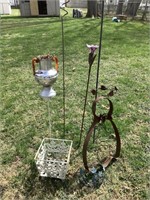 7 pieces of yard decor