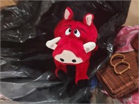 Skid of stuffed animals & other items