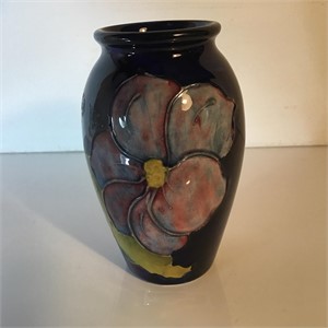 MOORCROFT POTTERY VASE ENGLAND